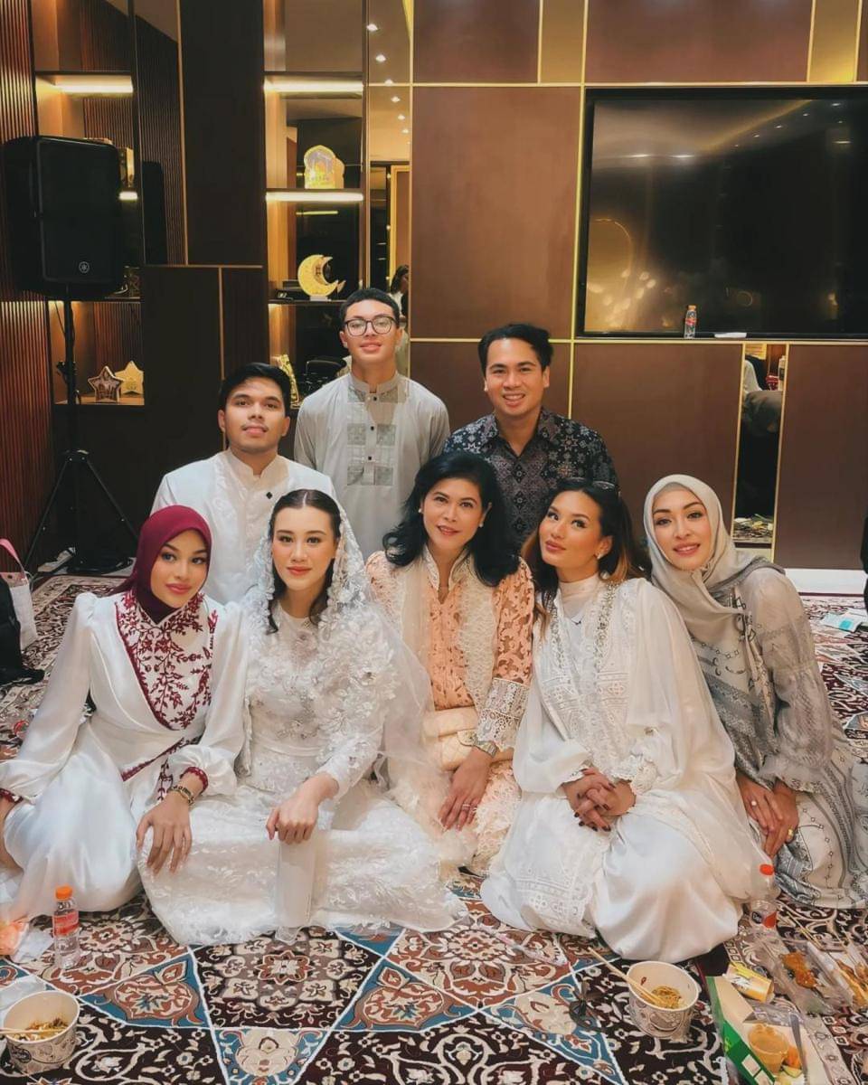 Instagram.com/angelinasondakh09